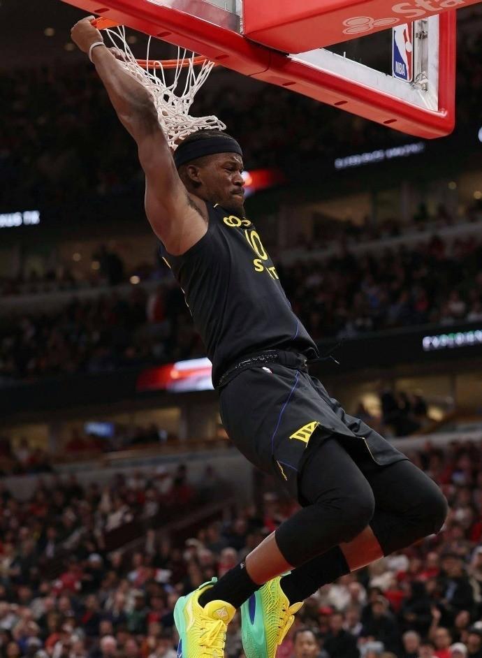 巴特勒迎来七赛季出色发挥,塞尔维亚队观众热烈欢呼! 巴特勒迎来七赛季出色发挥,塞尔维亚队观众热烈欢呼!