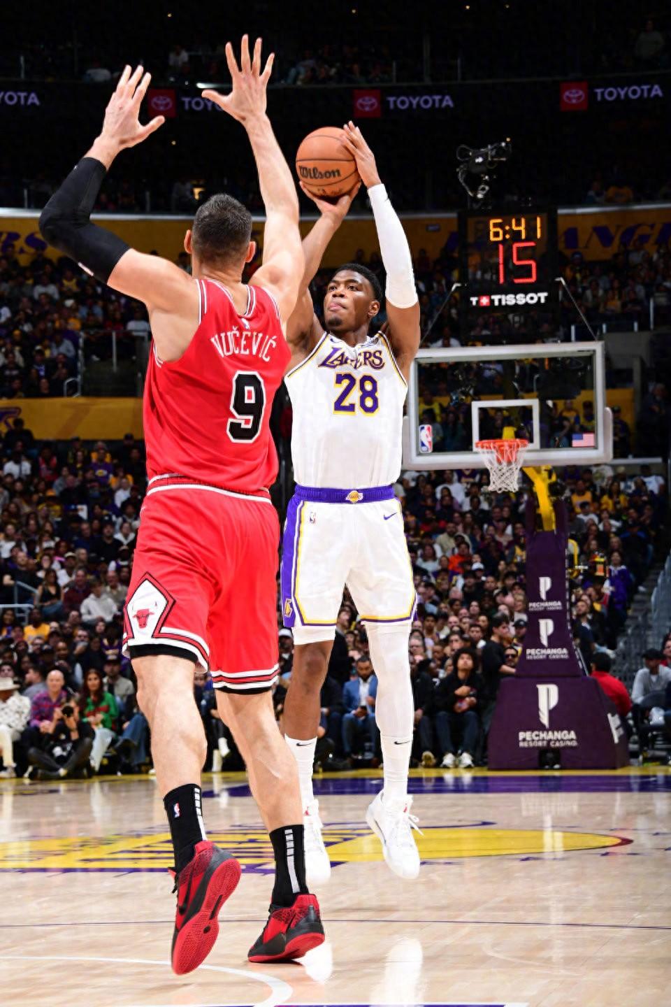 关于出色防守引发热议!,詹姆斯在公牛比赛中败北比赛高潮迭起的信息 关于出色防守引发热议!,詹姆斯在公牛比赛中败北比赛高潮迭起的信息